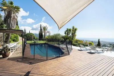 Image de Casa Mar Blava con piscina junto Barcelona Centro