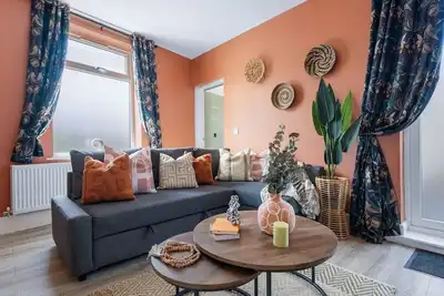 Image de Stylish 4-Br House with Parking, Central location