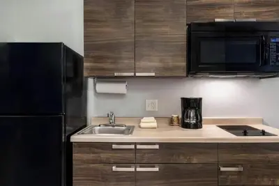 Image de Cozy 1-bedroom hotel in delightful Huntersville up to 2 people