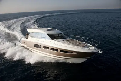 Image de Luxurious 55-Foot Yacht with Captain & First Mate