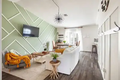 Image de Cozy 3br Home Near Beaches | Private Yard & Family Friendly