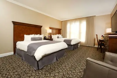 Image de Discover Boutique Rochester: 3 English-styled Rooms Steps from Historic Downtown