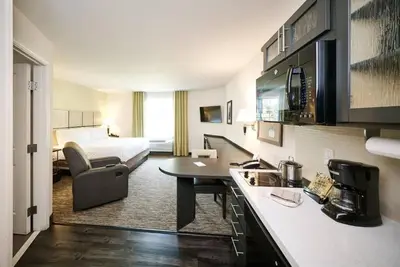 Image de Discover Comfort & Convenience: Orlando Suite Stay with Pool!