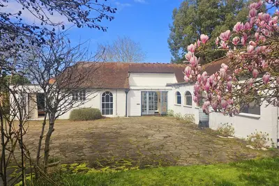 Image de Large Farmhouse Cottage set in semi rural Surrey location, close to Guildford