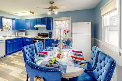 Image de Villa Vesta-Newly renovated and furnished, Pet friendly, hot tub Lake Retreat