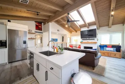 Image de 2025 Remodel! Serene Beach Haven, Steps to Sand