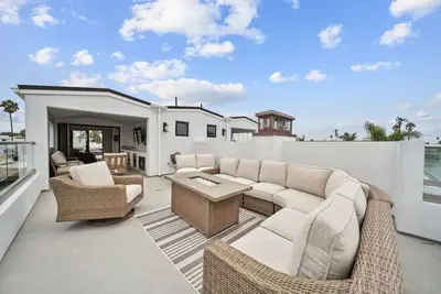 Image de Newport Elegance: Ocean Views Oasis