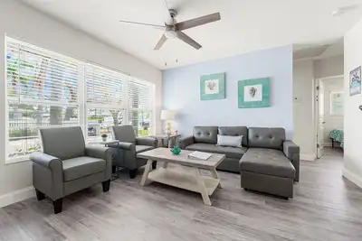 Image de Stunning 2 Bedroom/ 1 Bath in Siesta Key, Quick Walk to Beach and Pool!