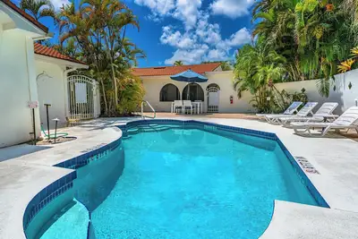 Image de Beautiful Two Bedroom/ Two Bath Bianco Sands, Quick Walk to Beach!