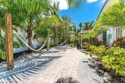 Image de Beautiful Two Bedroom/ Two Bath Bianco Sands, Quick Walk to Beach!