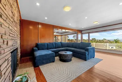 Image de Spacious Home with Large Yard and Mountain Views