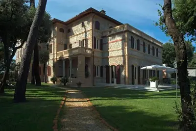 Villa à Marina Di Pietrasanta avec 6 chambres à coucher, 12 couchages