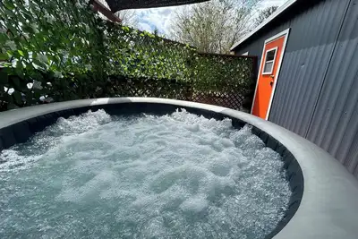 Image de Asheville getaway, deck, hottub, trees, fire pit