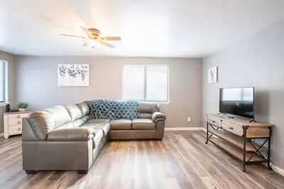 Image de Wood'Inn - Cozy 2bd over the bridge