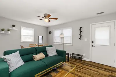 Image de Verde Vibes - Cute 2bd home in the Heights