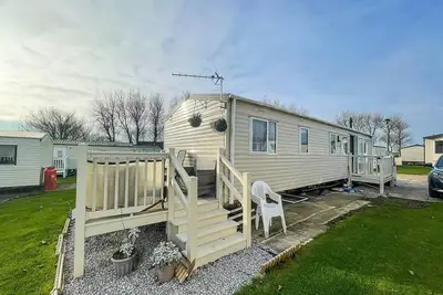 Image de Lovely 10 berth caravan with decking in Yorkshire, ref 71023g
