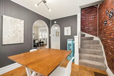 Image de Retreat on Rouse: Cozy 2bd Bursting with Color