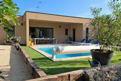 Image de Maison des libellules de dugradus \npiscine privée et terrain de pétanque