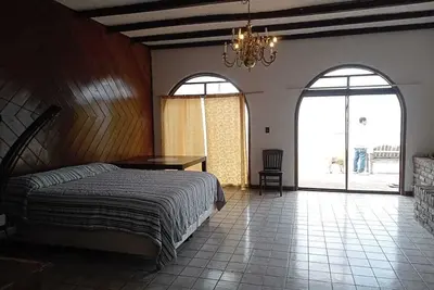 Image de Fiesta Estate- Ideal for Music, Jamming, and Fun! \" not luxuries estate
