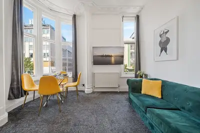 Image de Flat 2 - 3 Bed · Charming Three Bedroom Apartment