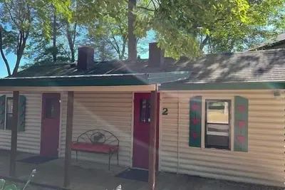 Image de Welcome to Cottage 2 at Heart Lake Resort!