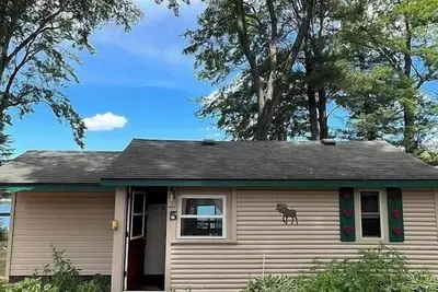 Image de Welcome to Cottage 5 at Heart Lake Resort!
