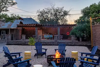 Image de 16 mi to White Sands. Pool, Game Room, King Beds