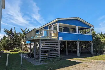 Image de New Listing! Cozy, cool beach box. Quick walk to the beach!