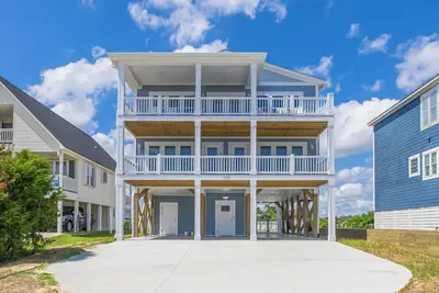 Image de New! Spectacular Ocean & Marsh Views, Elevator, Pool, Den, Steps to Beach!