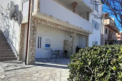 Image de Appartement de deux chambres avec le balcon et la vue sur le mer Pag (A-20577-a)