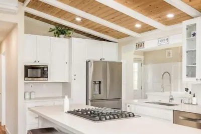 Image de 3 Bedroom House - 3 min from beach!