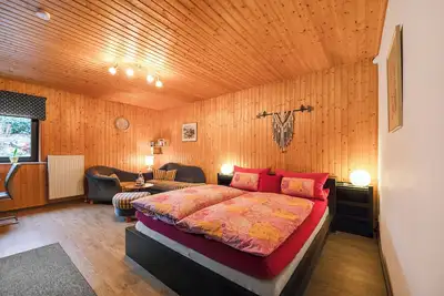 Image de Appartement '1 Zimmer Wohnung Lindenallee Hunolstein' avec jardin partagé et Wi-Fi
