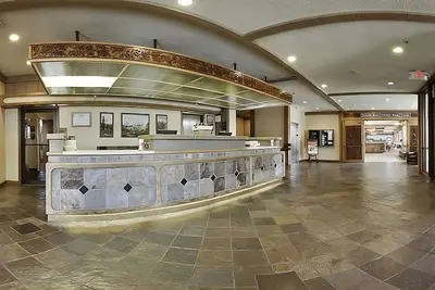 Image de Your Comfort Zone: Relax and Recharge with 24/7 Front Desk Service!