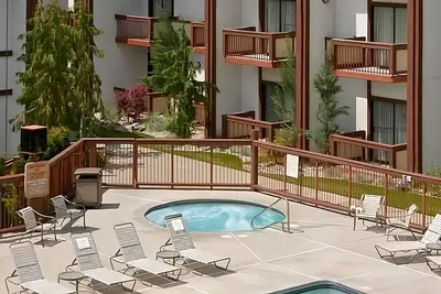Image de Fitness and Fun: Stay Fit and Energized with On-Site Amenities!