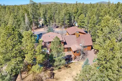 Image de 6Br | Hot Tub + Game room + Ping Pong + Fire Pit