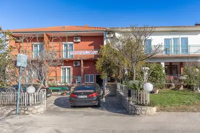 Image de Tinka, Room No 9 Apartment with balcony, parking and Kli - Tinka, Room No