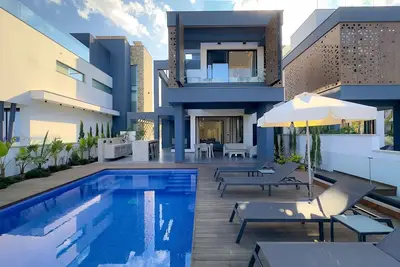 Beachfront Villa with Amazing Views