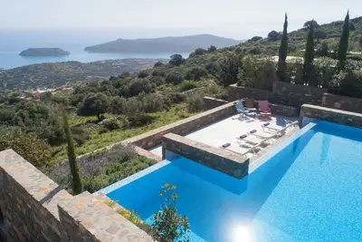 Image de Villa Sendal est une villa moderne avec vue panoramique sur Spinalonga