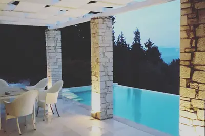 Image de Beautiful Villa with pool, close to Loggos and Levrechio beach