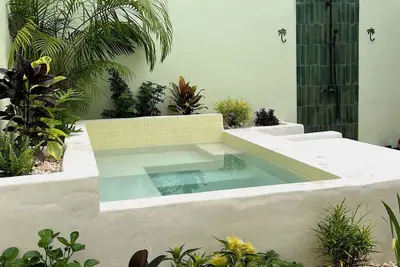 Image de The Bungalows by Hous offer a lush tropical paradise perfect for a relaxing romantic getaway.