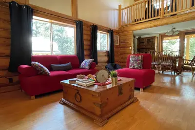 Image de Cozy log cabin & studio on interlakes highway