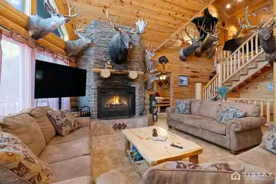 Image de Trophy Room Retreat - Large Lodge Sleeps up to 15