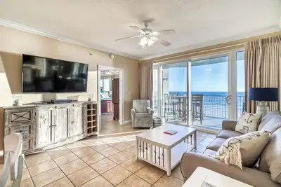 Image de Deluxe Beachfront Condo