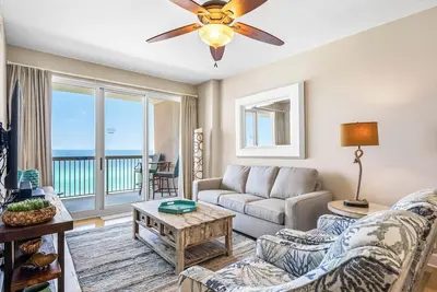 Image de Beautifully Renovated condo with Large Balcony
