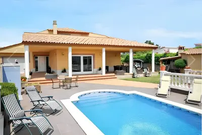 Image de Homerez - Chalet charmant à Vidreres avec piscine privée