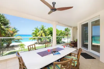 Image de SeaBreeze #3: Luxe 7 Mile Beach Condo w/Pool, Jacuzzi + Pristine Beach