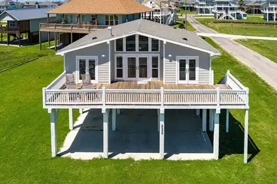 Image de Great View - 1 Minute to the beach! - Pet Friendly