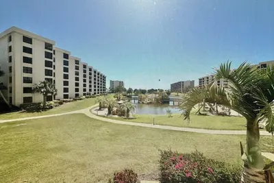 Image de Gulf and Bay Club C204