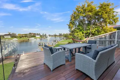 Image de Clipper Cove: Step onto the spacious deck and drink in the views of the water
