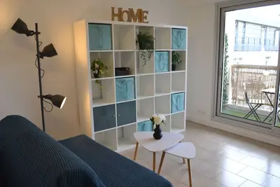 Image de Studio + espace nuit - Les Lilas. Calme. Balcon. 33 M² cuisine, salle de bain.